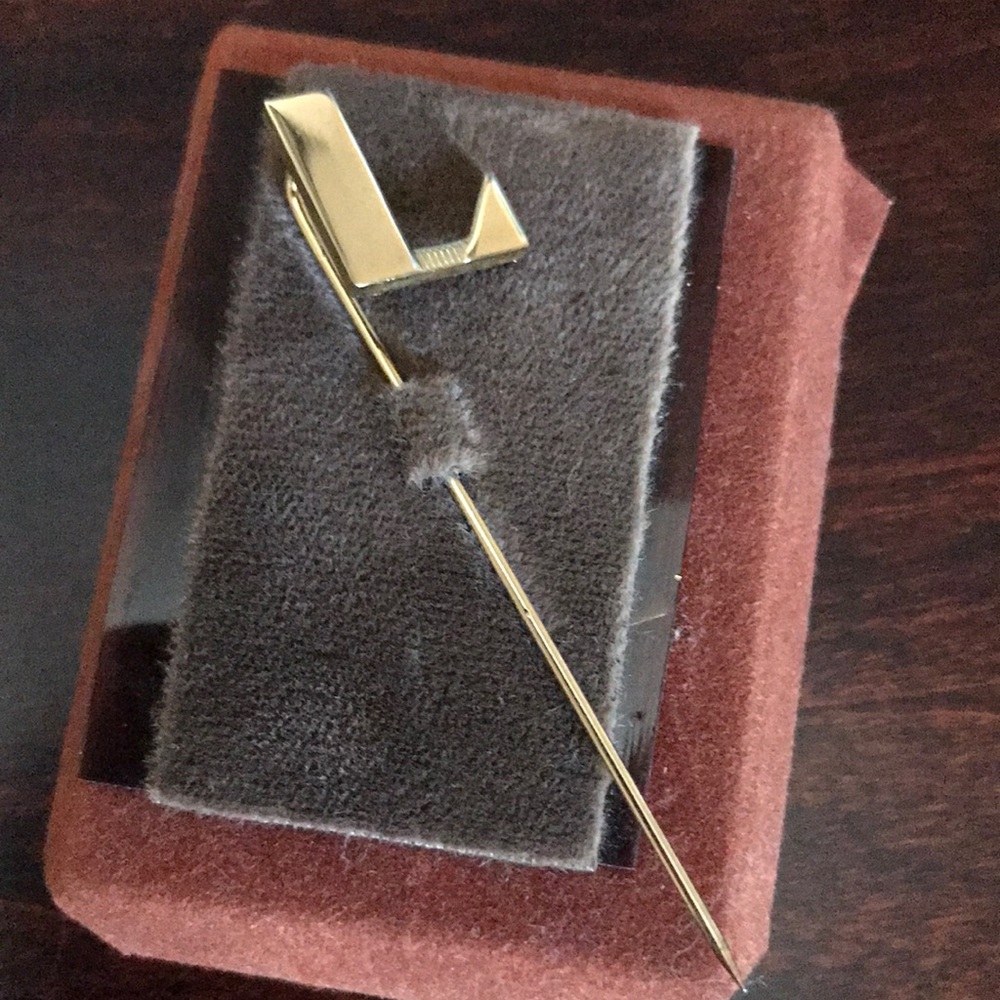 Vintage Gold-tone ‘L’ Stick Pin